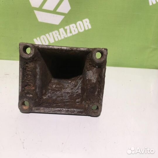 Кронштейн двигателя правый бмв Е30