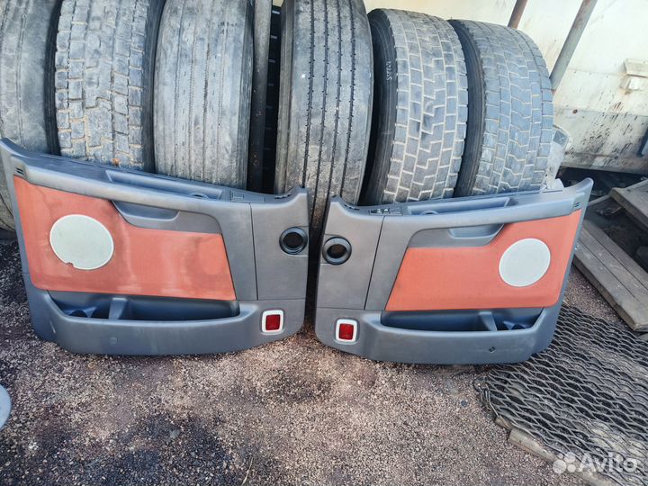 Обшивка двери Volvo FH12