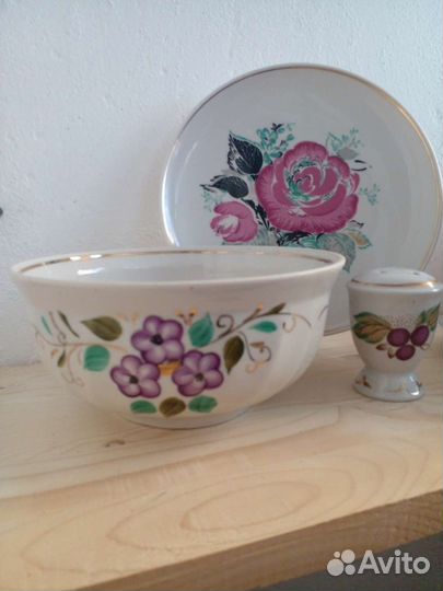 Тарелки салатник молочник чашки разные
