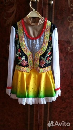 Платье для выступлений по фигурному катанию