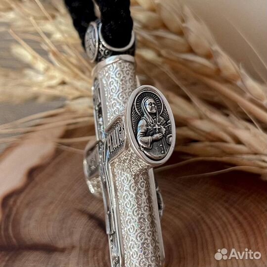 Крест нательный на гайтане