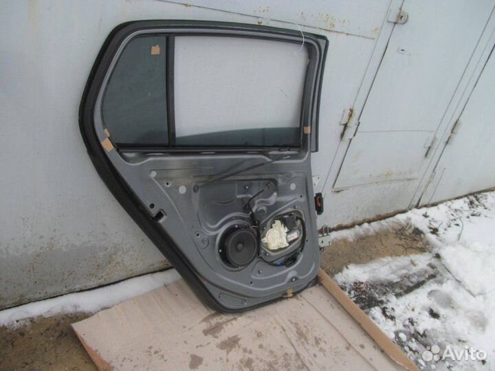 Дверь задняя левая Volkswagen Golf 5 2004-2009