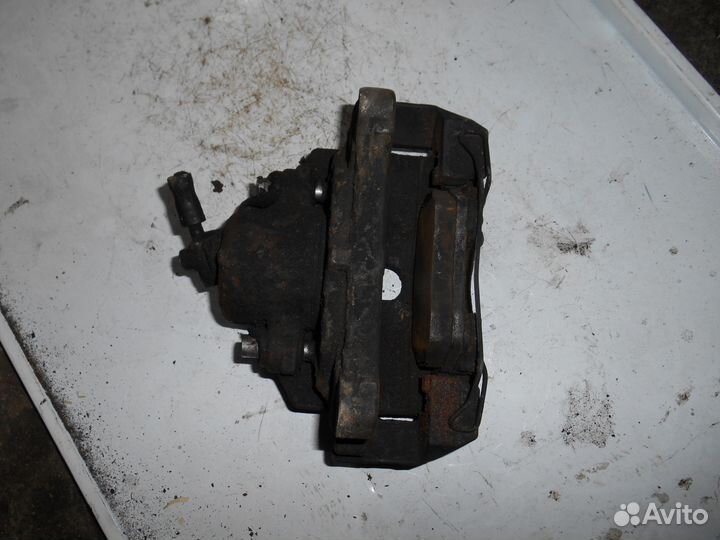 Передний правый суппорт Volkswagen Passat B6