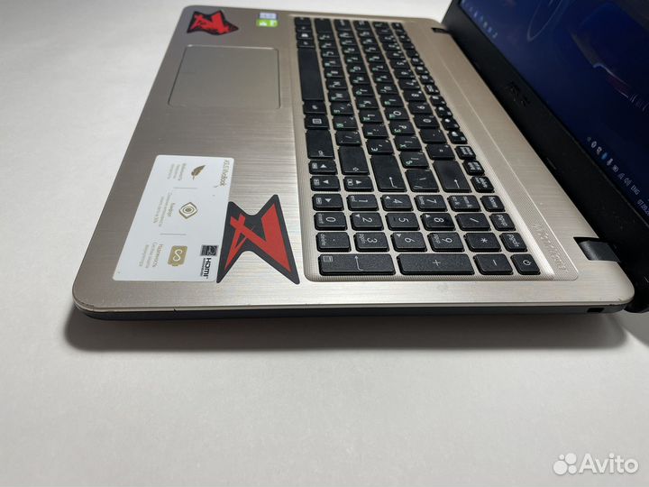 Игровой ноутбук Asus i3/12gb/2видеокарты/SSD