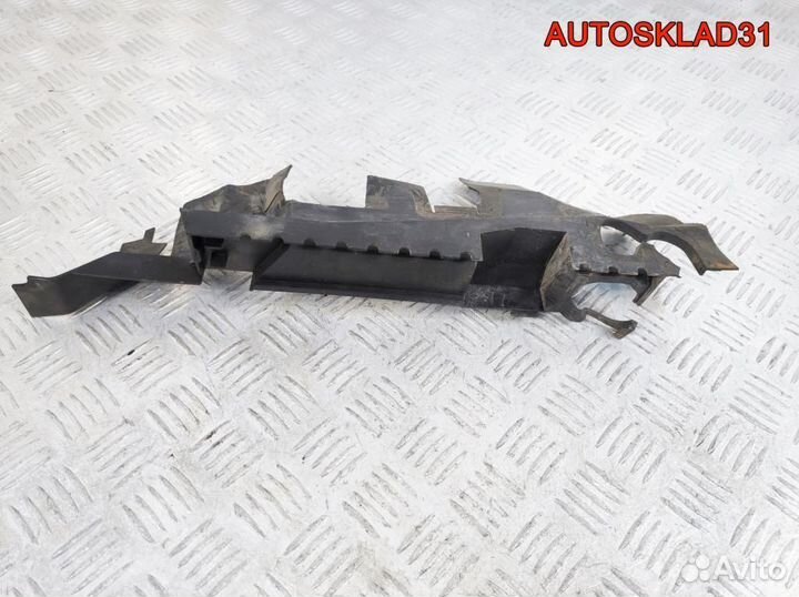 Воздуховод радиатора левый VW Passat B5 3B0121283D