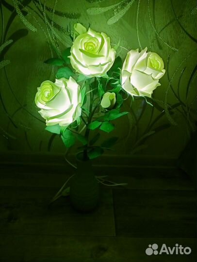 Светильник из изолона, ростовые цветы, роза