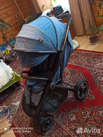 Прогулочная коляска