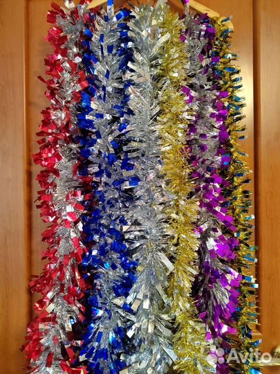 Мишура новогодняя и шары