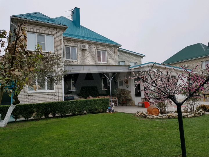 Дом 256 м² на участке 13 сот.