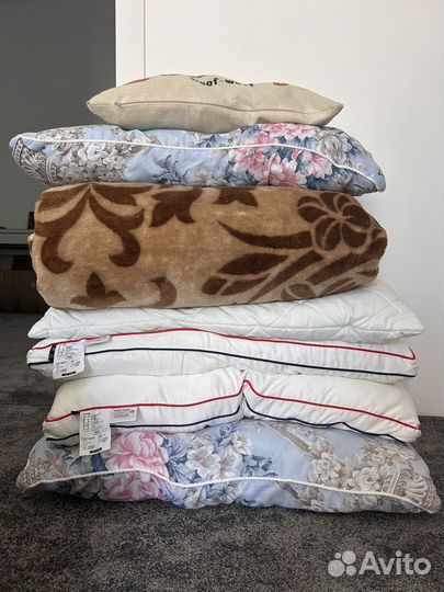 Подушки, пледы