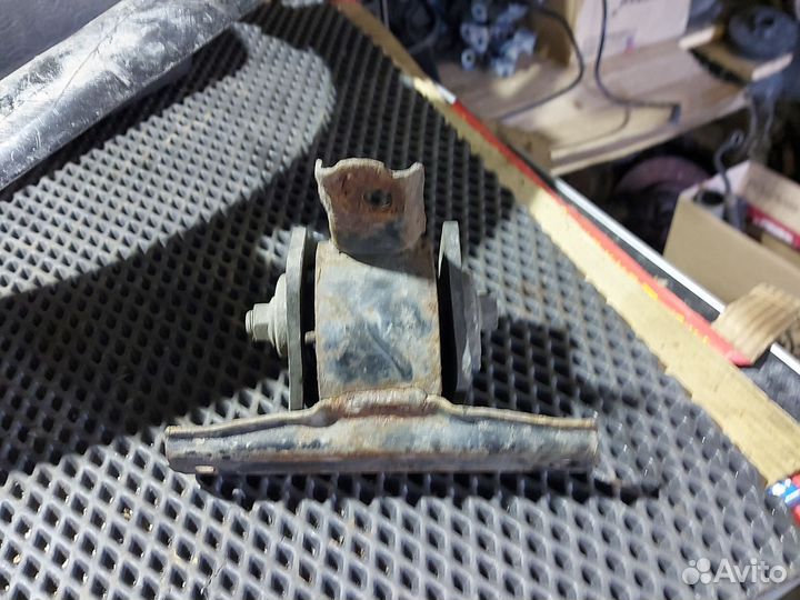 Подушка двигателя правая Mitsubishi Lancer X