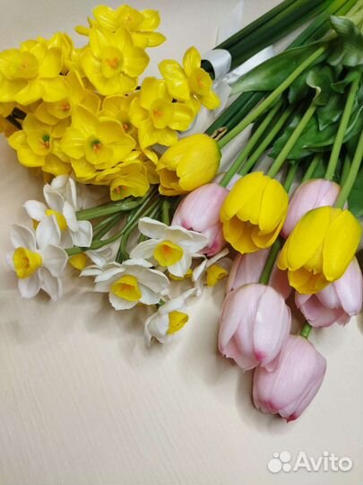 Тюльпаны искусственные. Нарциссы