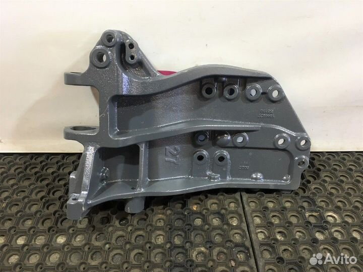 Кронштейн переднего бампера правый Scania 5-series