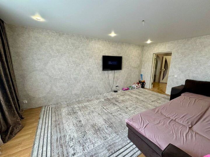 2-к. квартира, 87 м², 8/10 эт.