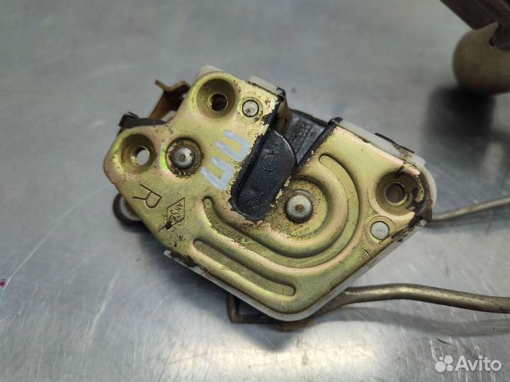 Замок двери передний правый Mitsubishi Lancer 7