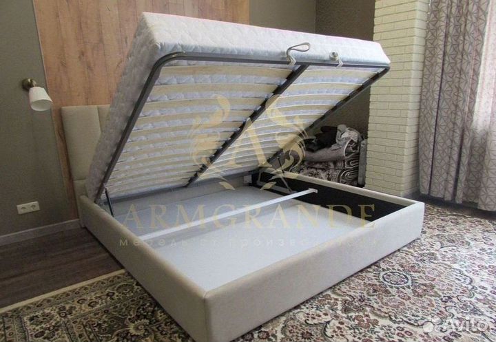 Дизайнерская кровать