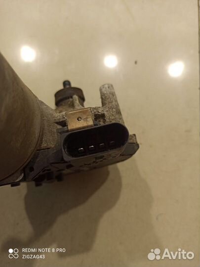 Моторчик стеклоочистителя (передний)