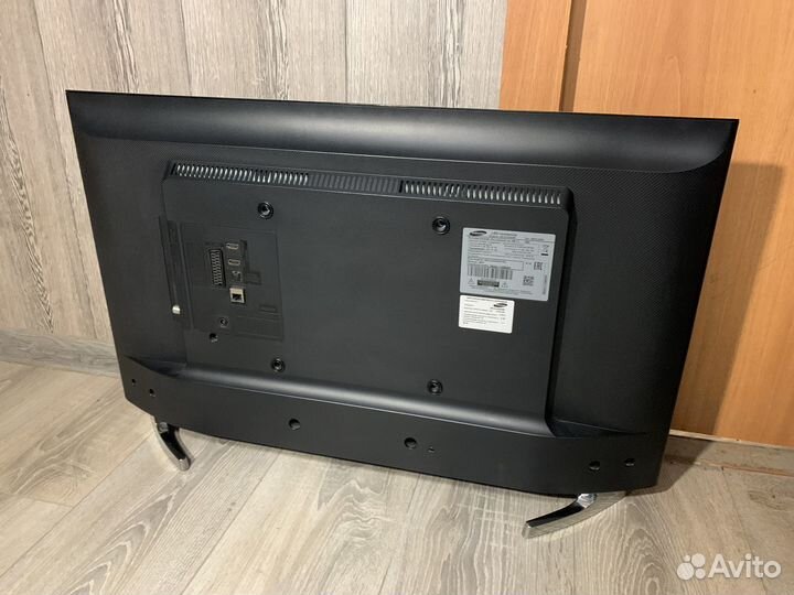 Телевизор Samsung UE32J4500AK SMART TV