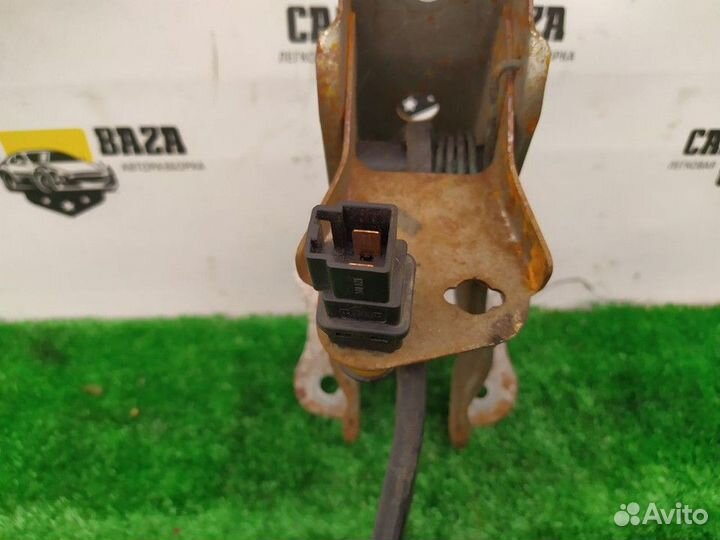 Педаль тормоза Nissan Primera