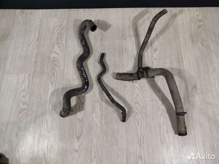 Renault Sandero 1 патрубок охлаждения