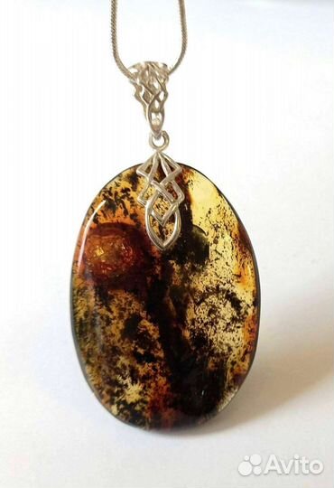 Кулон с натуральным янтарём