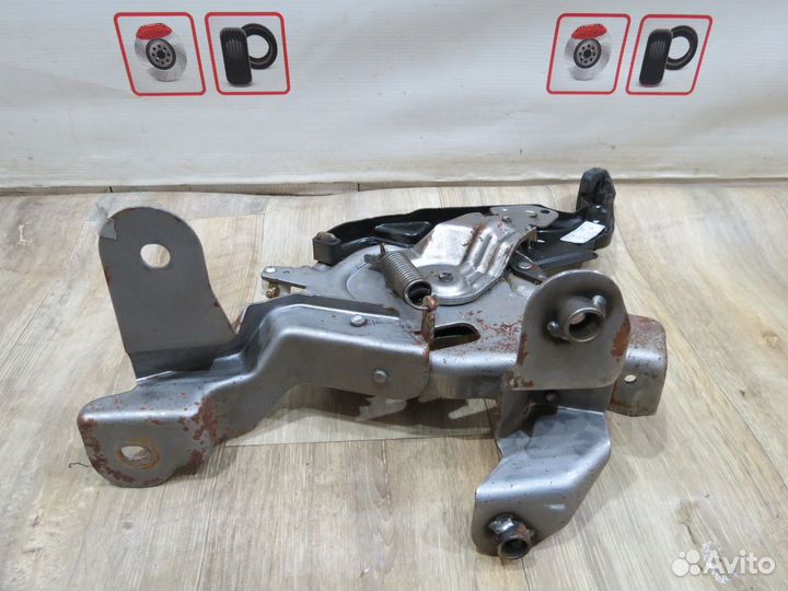 Педаль стояночного тормоза Nissan Teana J32