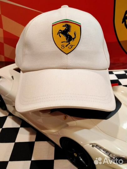 Белая бейсболка-кепка Scuderia Ferrari