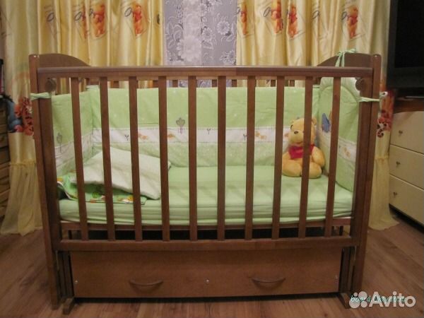 Кроватка с маятником