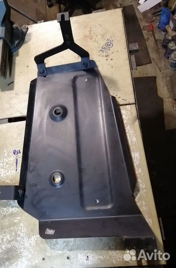 Защита топливного бака+комплект крепежа SkodаKaroq