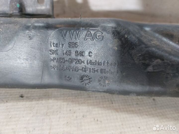 Патрубок интеркулера VW Tiguan 1