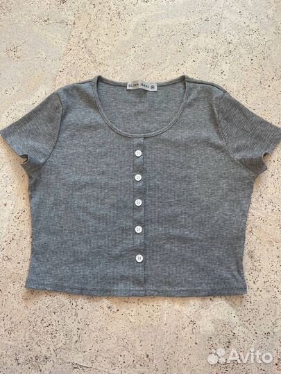 Укороченный кроп топ с пуговицами М