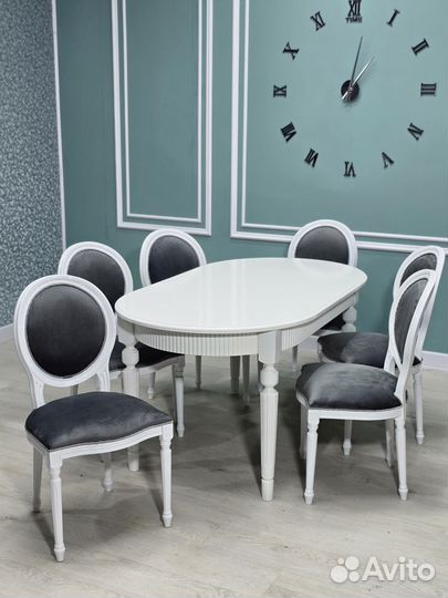 Стол и стулья