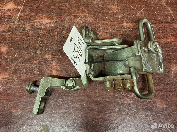 Передние левые петли двери фольксваген пассат б5