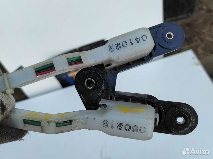 Доводчик двери Mazda MPV