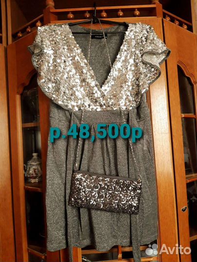 Много платьев