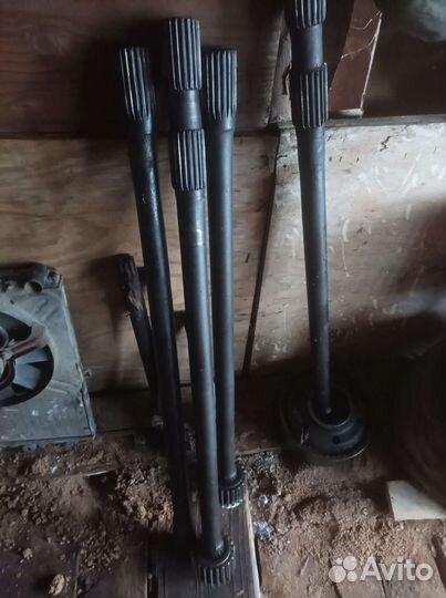 Полуось маз