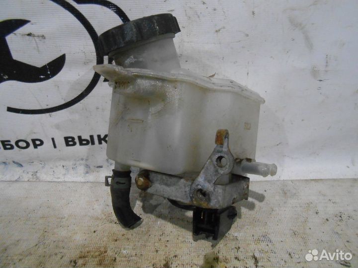 Бачок тормозной жидкости R2 2.2 л Nissan Vanette