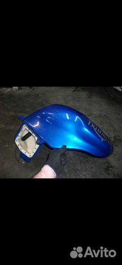 Бензобак triumph daytona 955i