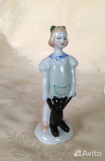 Статуэтки из фарфора