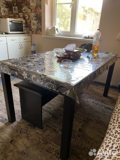 Продаётся стол