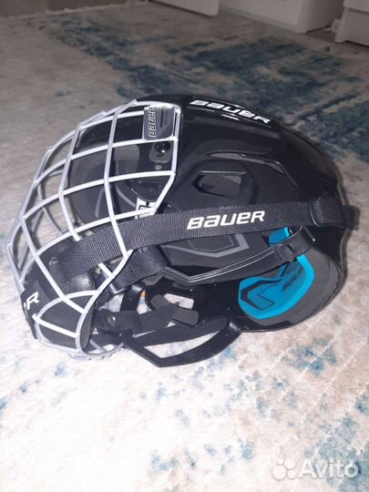 Хоккейный шлем