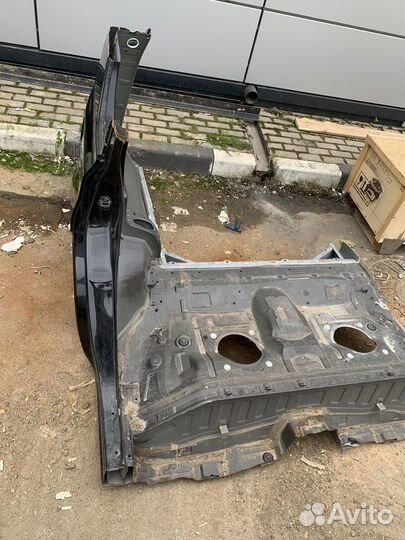 Крыло правое Четверть кузова заднее правое крыло