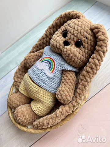 Заяц плюшевый вязаный