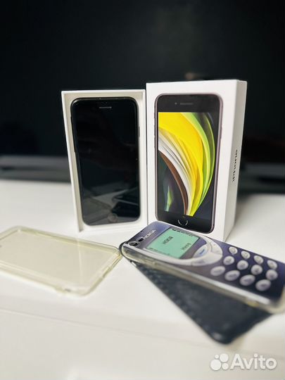 iPhone SE, 64 ГБ