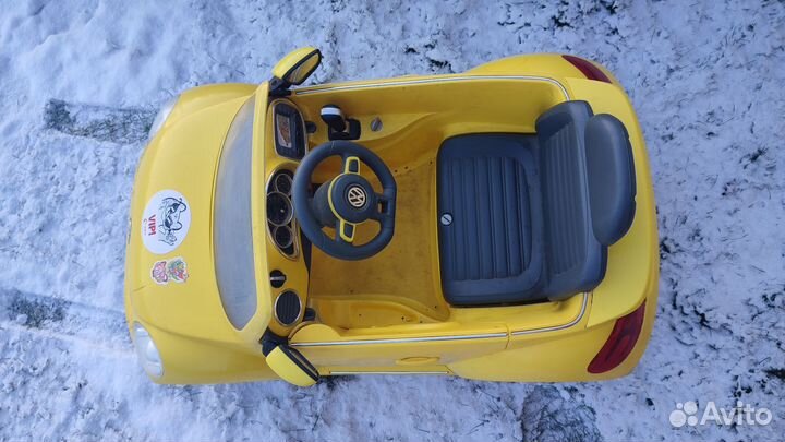 Электромобиль Volkswagen Beetle, цвет желтый