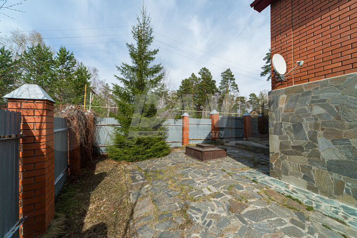 Коттедж 486,2 м² на участке 12 сот.