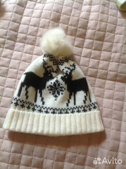 Шапка белая с оленями Marks&Spencer