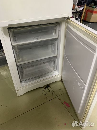 Холодильник бу ariston