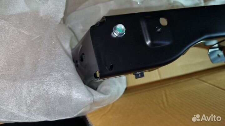 Усилитель переднего бампера Mitsubishi L200