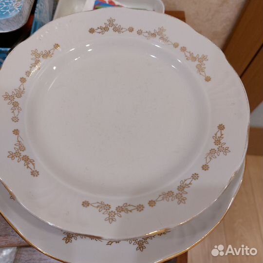 Тарелки десертные и основные